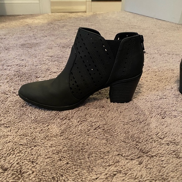 Black heels - Picture 2 of 4